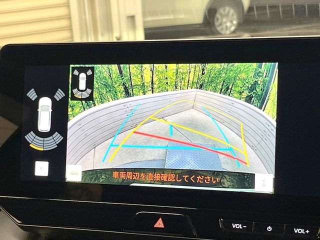 【バックカメラ】駐車時に後方がリアルタイム映像で確認できます。大型商業施設や立体駐車場での駐車時や、夜間のバック時に大活躍！運転スキルに関わらず、今や必須となった装備のひとつです！