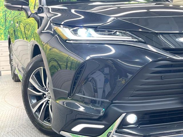 【LEDヘッドライト】悪天候や夜間走行時も良好な視界を確保し安心して運転できる高輝度LEDヘッドライトを装備！点灯速度が早く、消費電力も抑えられています。