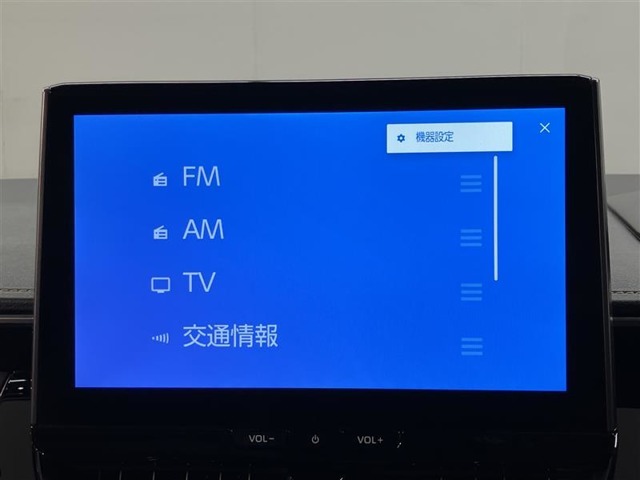 カーナビは今やドライブの必需品です。地図情報や音楽や動画をSDカードに記憶できます。