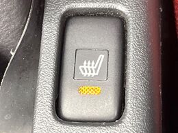 【シートヒーター】寒い日に重宝するシートヒーター！エアコンより早く温まってくれるので寒がりの人も安心ですね♪エアコンの温風は乾燥するから苦手、という方にもをおすすめです。