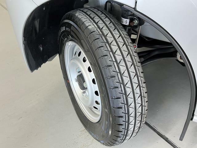 タイヤの切れ角が大きく、小回りがききます。