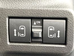 【両側パワースライドドア】スマートキーや運転席のスイッチで後席両側スライドドアの開閉が可能♪電動だから力を入れてドアを開ける必要が無く、小さなお子様でも簡単に開け閉めでき快適です♪
