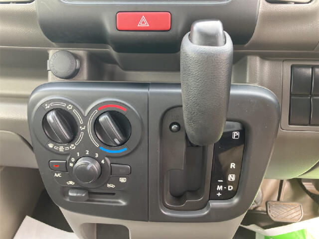 軽自動車は、小回りも楽々です！とても運転しやすいお車ですよ！