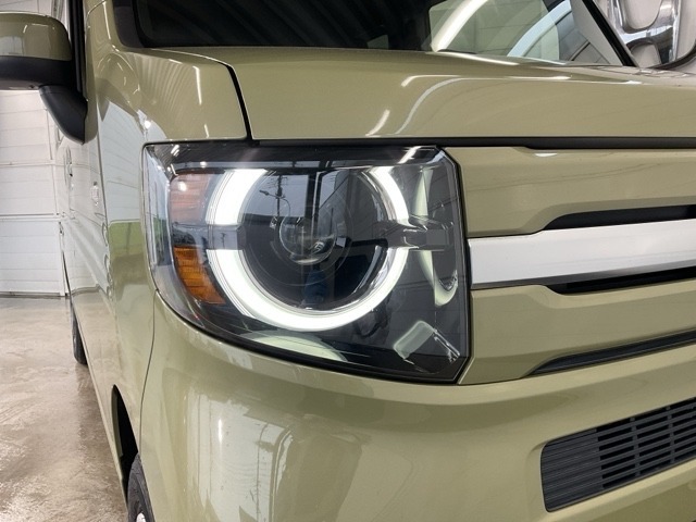 明るくて長寿命のLEDヘッドライト採用