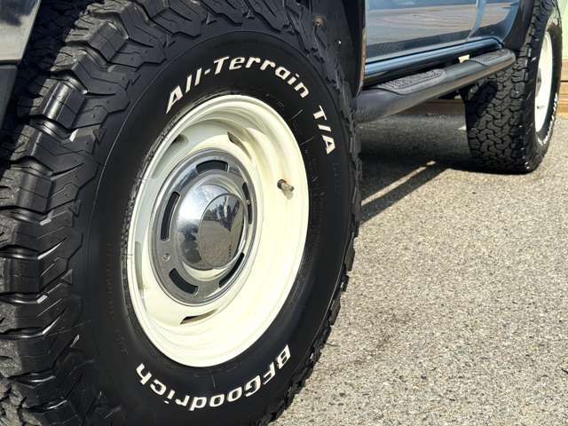 DEEN16インチ、ATタイヤも溝がしっかり残っております。