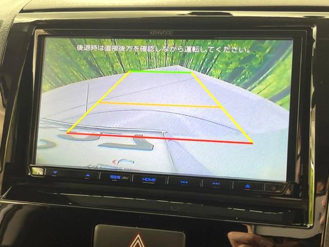 【バックカメラ】駐車時に後方がリアルタイム映像で確認できます。大型商業施設や立体駐車場での駐車時や、夜間のバック時に大活躍！運転スキルに関わらず、今や必須となった装備のひとつです！