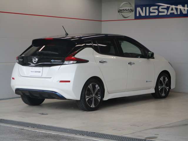 近年ますます注目されるEV車。日産の誇る電気自動車「リーフ」が入荷しました！グレードは、Gです。
