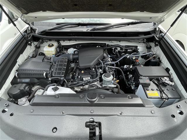 こちらエンジンルームです。エンジンルームもしっかり清掃。妥協しません。ユーザー様から買取をした車両をダイレクトに販売。中間マージンをなくし、お買得な価格でご提供させていただいてます。ご検討はお早めに！