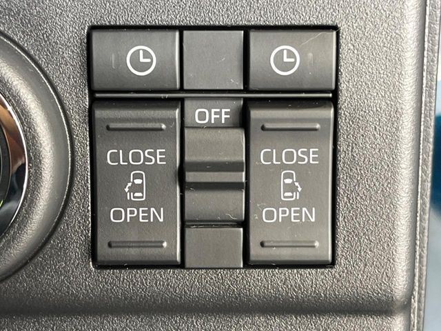 【両側パワースライドドア】スマートキーや運転席のスイッチで後席両側スライドドアの開閉が可能♪電動だから力を入れてドアを開ける必要が無く、小さなお子様でも簡単に開け閉めでき快適です♪