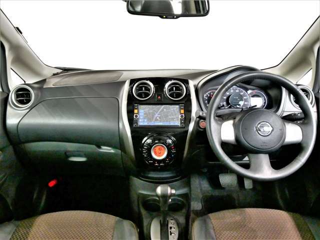 運転席からの視界が広く、隅々まではっきり見渡せます☆
