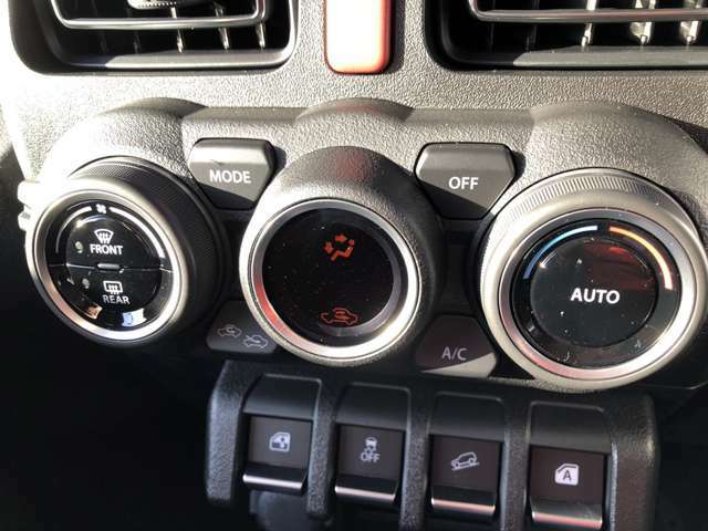 ≪オートエアコン≫　ボタン一つで設定した温度を保つように自動でコントロールしてくれます！