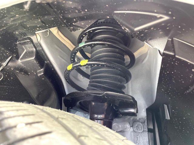 お車を安心してお乗りいただく為には、足回りの定期点検が欠かせません。サービスサポート（有償保証）では無料点検もご提供しており、安心のカーライフをお過ごしいただけるサポート体制が整っています。