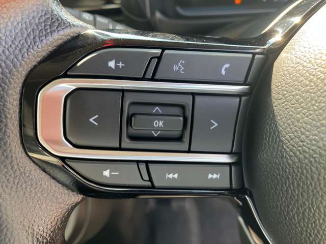 ステアリングオーディオスイッチです。