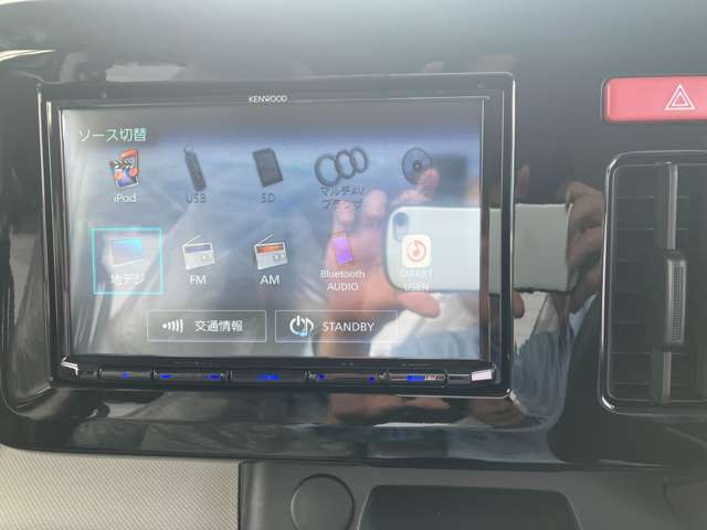 フルセグ、音楽録音やDVD再生、USB接続やBLUE-TOOTHもついています。