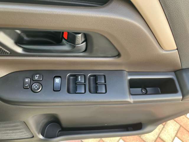 運転席側パワーウィンドウスイッチです