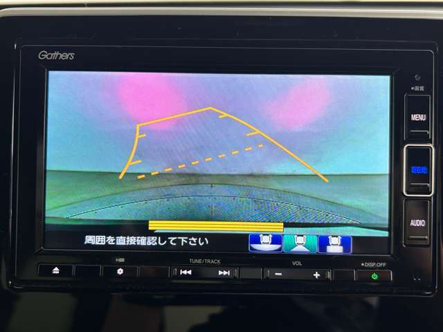 【　バックカメラ　】便利なバックカメラ装備で安全確認を頂けます。駐車が苦手な方にもオススメな便利機能です♪