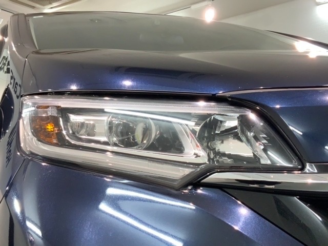LEDヘッドライトは、点灯の瞬間から最大光量を発揮し、突然暗くなるトンネルなどでの安定感を高めます。