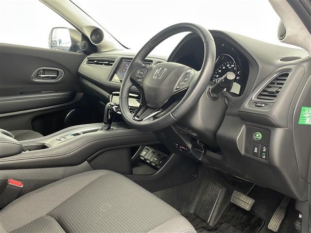【運転席】座り心地が良いシートなので長時間の運転でも快適にお過ごしいただけます。新品のフロアマットのご注文も可能です。掲載箇所以外にご希望の写真がございましたらお気軽にお問い合わせ下さい。