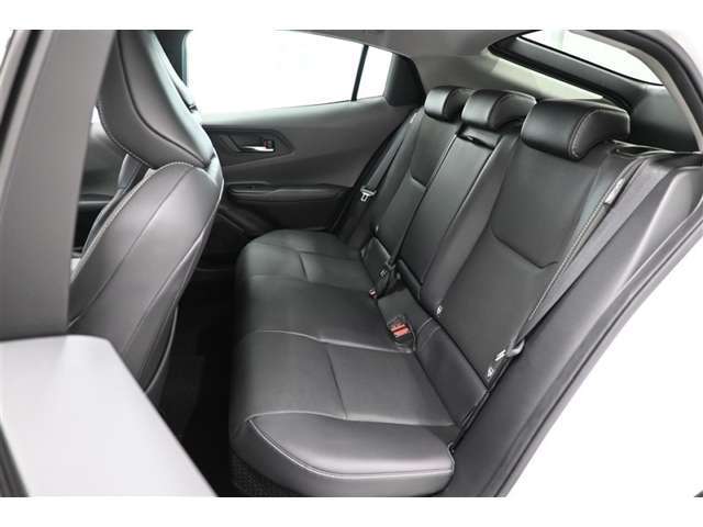 ゆとりある広々とした車内空間は、ドライブを始め買い物やレジャーなど、幅広く活躍します。一人でもみんなとでもお出かけを楽しみましょう！