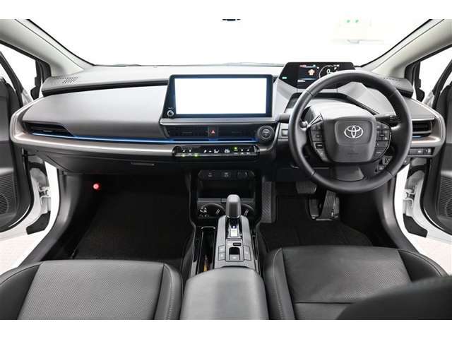 高いホールド性で運転姿勢が安定します。長距離ドライブでも疲れにくいのが魅力です。快適なドライビングライフをお送りください♪