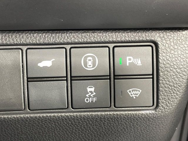 【パワーバックドア】スマートキーや運転席のボタンを押すだけでリアゲートが自動で開閉します！荷物を持っている時や、高い位置にあるバックドアを閉める際に便利な機能です♪