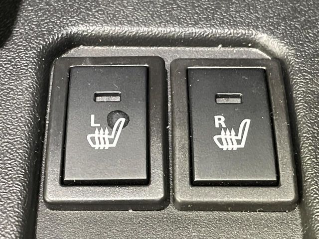 【シートヒーター】寒い日に重宝するシートヒーター！エアコンより早く温まってくれるので寒がりの人も安心ですね♪エアコンの温風は乾燥するから苦手、という方にもをおすすめです。