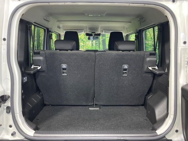 普段のお買い物や通勤、送迎等に十分な荷室スペースを確保しております。セカンドシートを倒すと、大きな荷物の積載も可能です♪