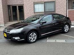 禁煙車・本革電動シート・純正ナビ・TV・バックカメラ・シートヒーター・スペアキー・オートエアコン・ETC・クルーズコントロール・ミシュランタイヤ・納車/車検整備をキッチリ整備して納車です安心です