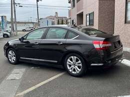 禁煙車・本革電動シート・純正ナビ・TV・バックカメラ・シートヒーター・スペアキー・オートエアコン・ETC・クルーズコントロール・ミシュランタイヤ・納車/車検整備をキッチリ整備して納車です安心です