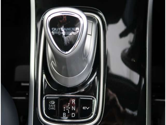お車の保証修理及びメンテナンスは、全国の三菱ディーラーネットワークでお受け頂けます。