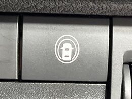 【クリアランスソナー】バンパーに付いたセンサーが障害物を検知！一定の距離に近づくとアラートで教えてくれます♪狭い駐車スペースや車庫入れ時も安心ですね☆