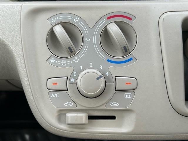 【　マニュアルエアコン　】　寒い冬も暑い夏でも全席に快適な空調をお届け致します。