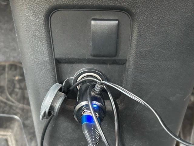 【シガーソケット（12V電源）】車内から電源を取る際に活用します。