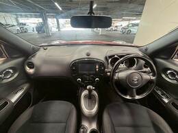 見通しの良いコックピットは普段のドライブに最適。運転しやすいお車となります。