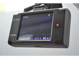 もしもの時！安心の前後ドライブレコーダーを装着しています。