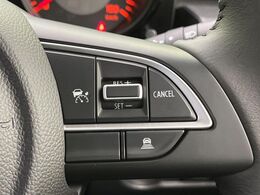 【アダプティブクルーズコントロール】高速道路での長距離走行が楽に！！自動で速度を保つクルーズコントロールが、衝突軽減システムと連携し、前方の車両を感知して車間を保つように速度調節してくれます！！