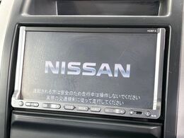【純正ナビ】人気の純正ナビを装備しております。ナビの使いやすさはもちろん、オーディオ機能も充実！キャンプや旅行はもちろん、通勤や買い物など普段のドライブも楽しくなるはず♪