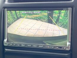 【バックカメラ】駐車時に後方がリアルタイム映像で確認できます。大型商業施設や立体駐車場での駐車時や、夜間のバック時に大活躍！運転スキルに関わらず、今や必須となった装備のひとつです！