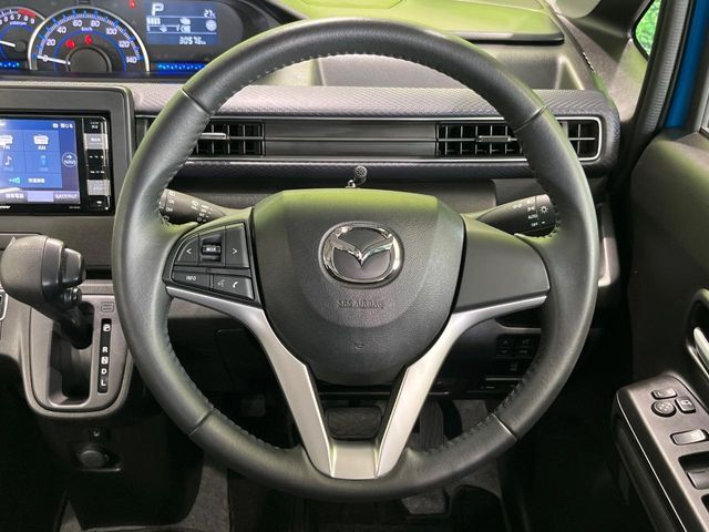 【ステアリングスイッチ】運転中、前方から目線をそらすことなく、オーディオ等の操作が可能な便利機能！安心＆快適なドライブを演出してくれます♪