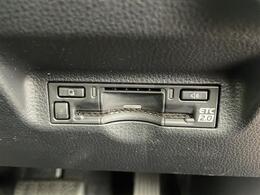 【ETC】有料道路を利用する際に料金所で停止することなく通過できる、ETC車載器（ノンストップ自動料金収受システム機器）が装備されています。セットアップを行うことで利用可能になります。
