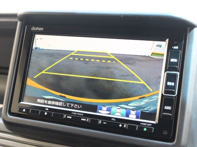 バックカメラが装備されており、後方の安全確認はもちろんのこと狭い場所での駐車や雨の日・夜間など視界の悪いコンディションでのストレスの軽減にもなります！