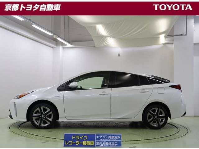 車線はみ出し防止警告【レーンアシスト】、衝突予防および衝突安全システム【PCS】で安心を。障害物や歩行者などを検知、警告してくれる【クリアランスソナー】がトラブルを未然に防ぐサポートをしてくれます。