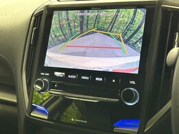 【バックカメラ】駐車時に後方がリアルタイム映像で確認できます。大型商業施設や立体駐車場での駐車時や、夜間のバック時に大活躍！運転スキルに関わらず、今や必須となった装備のひとつです！