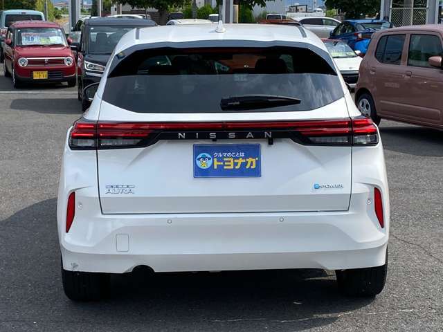 当社のお車は「全車保証付き」です。遠方のお客様もお近くのディーラーへ入庫いただければ対応できます。購入後も安心してお乗り下さい。別途有償で「1年」「2年」「3年」の延長保証もあります。ご相談下さい。