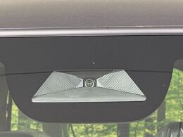 【ホンダセンシング】走行中に前方の車両等を認識し、衝突しそうな時は警報とブレーキで衝突回避と被害軽減をアシスト。より安全にドライブをお楽しみいただけます。