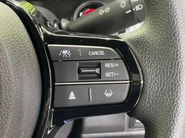 【アダプティブクルーズコントロール】高速道路での長距離走行が楽に！！自動で速度を保つクルーズコントロールが、衝突軽減システムと連携し、前方の車両を感知して車間を保つように速度調節してくれます！！