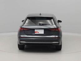 バックカメラ付きで駐車も安心