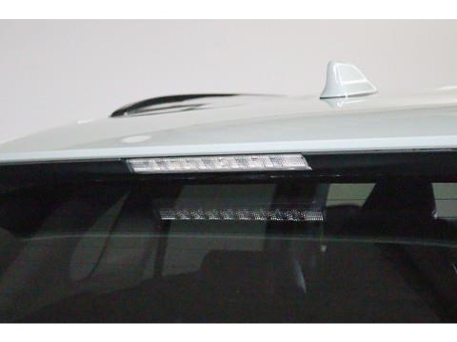 目線の高さに近いストップランプが、後続車にブレーキを踏んだことを知らせるので安全性もUPします。