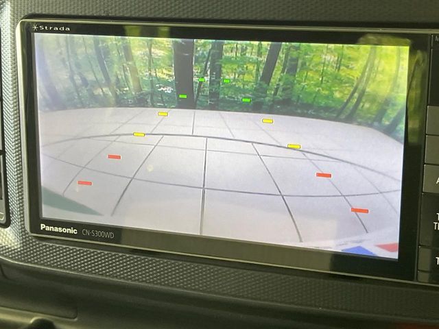 【バックカメラ】駐車時に後方がリアルタイム映像で確認できます。大型商業施設や立体駐車場での駐車時や、夜間のバック時に大活躍！運転スキルに関わらず、今や必須となった装備のひとつです！