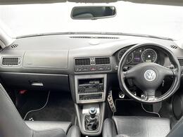 禁煙車　ワンオーナー車　6速マニュアル車　黒レザーシート　社外マフラー　ダウンサス　社外18インチアルミホイール　ETC　キセノンライト　リモコンキー　革巻きステアリング　純正フロアマット